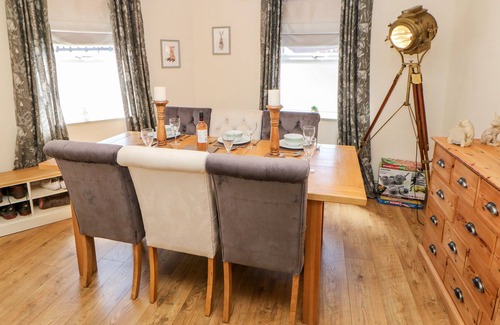 Ashbourne House | 52 COMPTON, family friendly, character holiday cottage in Ashbourne