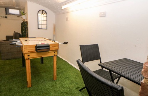 Ashbourne House | 52 COMPTON, family friendly, character holiday cottage in Ashbourne