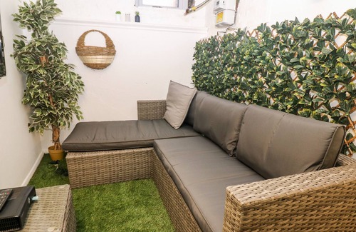 Ashbourne House | 52 COMPTON, family friendly, character holiday cottage in Ashbourne