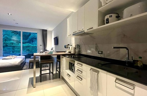 Patong Apartment | 521 - 5 Stars Pool View Large Studio at Patong Beach