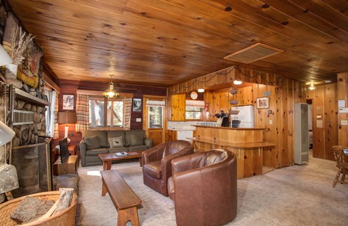 North Wawona Cabin | (53) Creekside Cabin at The Redwoods In Yosemite