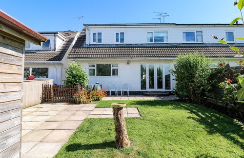 Haverfordwest House | 53 ST. BRIDES VIEW, pet friendly, character holiday cottage in Roch