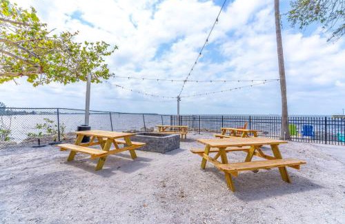 Ruskin House | 531 Little Harbor