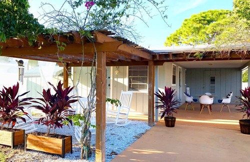 Naples Park House | 535 PERFECT NAPLES - Only Steps to the Beach *****