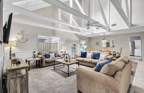 Palmetto Dunes Condo | 536 Queen's Grant @ Palmetto Dunes | Pet-Friendly | Private Patio | Walk to Beach