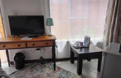 Sunnyside Apartment | 54 Brecher Deluxe Double Room with Shower #4