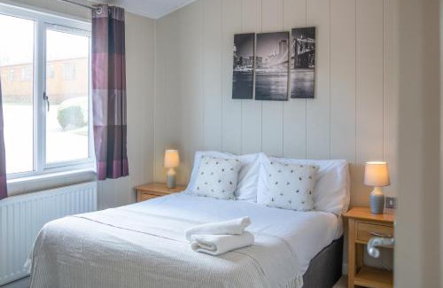 Mullacott House | 54 Meadow View Lodge - 3 Bed-Sleeps 6-TJS54MV
