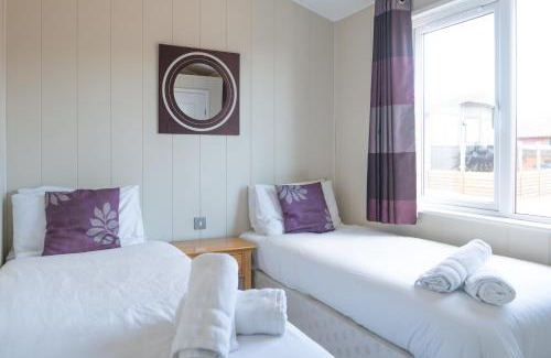Mullacott House | 54 Meadow View Lodge - 3 Bed-Sleeps 6-TJS54MV