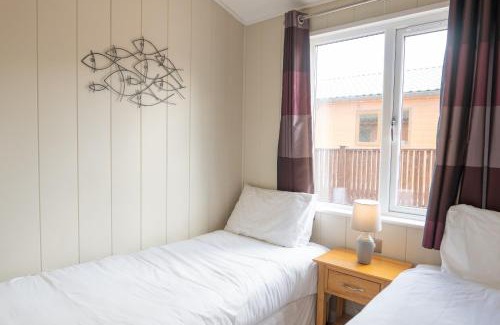 Mullacott House | 54 Meadow View Lodge - 3 Bed-Sleeps 6-TJS54MV