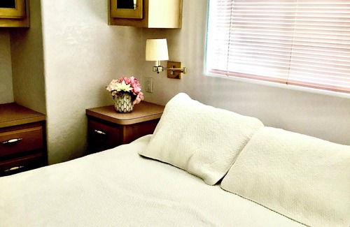 Yuma House | 55+ Light and bright in active resort. Many amenities
