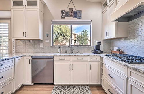 Oakwood House | 55+ Sun Lakes Casa w/Patio & Pool Access