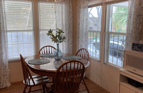 Pharr House | 55&Up? WHAT A DEAL in a POPULAR RGV PARK! Gated, Great Pool & Sunshine!