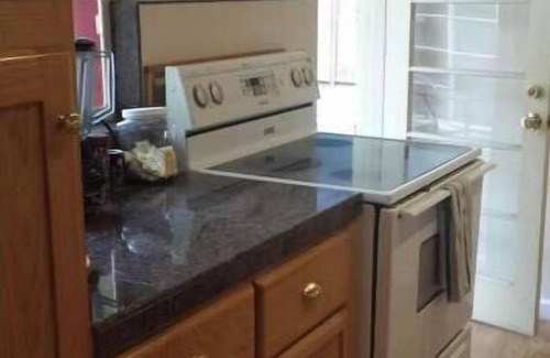 University South Apartment | 555 #7 Dwntwn 2bedrm townhseA/C
