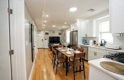 Codman Square Apartment | 558/2 - 3BR Boston - Modern Nest near Franklin Park