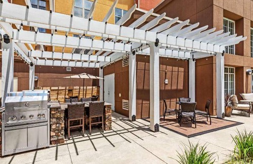Shreveport Hotel | 56 m² Hotel ∙ 3 bedrooms ∙ 127 guests