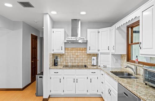 Oviedo House | 5700+ sqt home & a barn to celebrate your special milestones on 20-acre Orlando