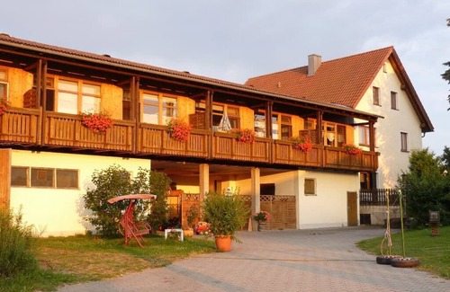 Moosbach Apartment | 57qm große 2-Zimmerwohnung mit Balkon für 2 bis 5 Personen