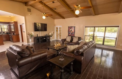 Fairvilla Apartment | 58-Acre Estate Pool Fireplace Outdoor Dining