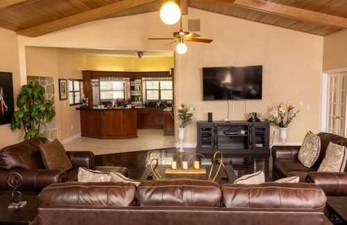 Fairvilla Apartment | 58-Acre Estate Pool Fireplace Outdoor Dining