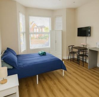 South Acton House | 58 Stylish Acton Studio Fast Central Connection