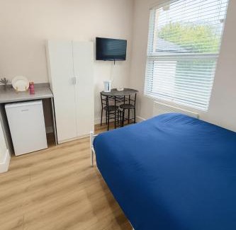 South Acton House | 58 Stylish Acton Studio Fast Central Connection