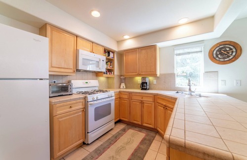 June Lake House | 593 June Lake Townhouse W/Stunning Views