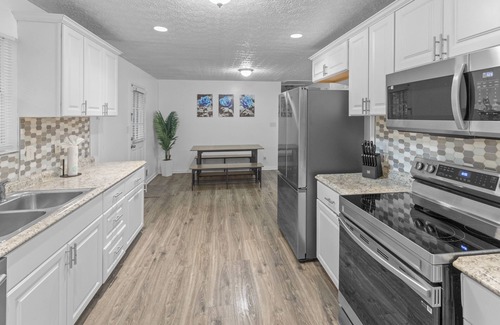 Church Street House | 5BD/2BTH Home Near Hartsfield Jackson Airport