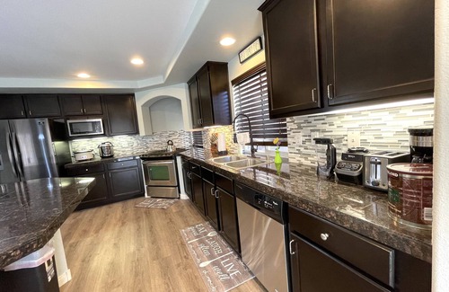 Enterprise House | 5bd 3.5ba 3-story 8bed 16sleeps