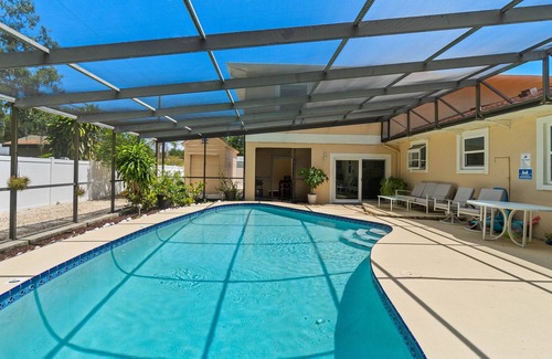 St. Petersburg - Clearwater House | 5bd/3.5ba BIG House w/POOL near Pinellas Park.