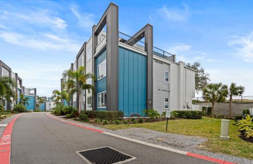 Reunion Apartment | 5Bd 4 and a half Ba 2 Story apt 49-215