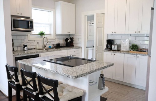 Riverside Terrace House | 5BD Historic Retreat Parking Fast Wi-fi L Groups