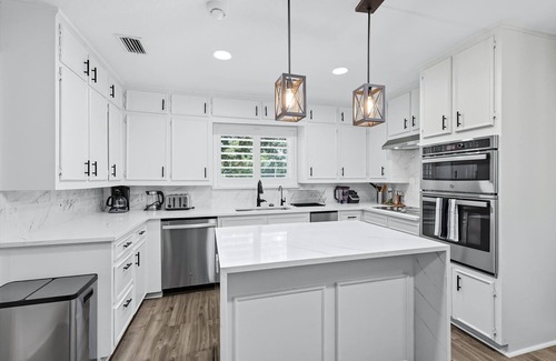 Flower Mound House | 5BD Modern Farmhouse Retreat, Sleeps 12