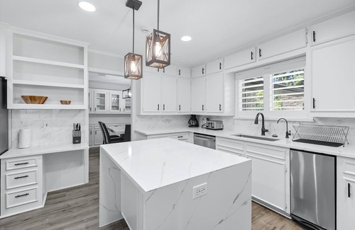 Flower Mound House | 5BD Modern Farmhouse Retreat, Sleeps 12