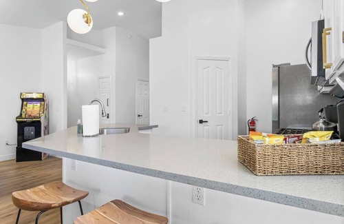 North Las Vegas House | 5BD Relaxing Stay- Game Room, Spa, Ping-Pong Table