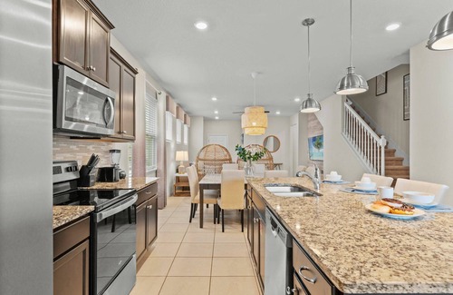 Davenport House | 5BD Sunshine Escape – Windsor Island Resort (WI 2220)