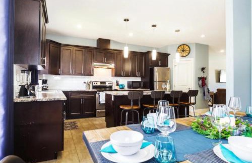 Jasper Place Apartment | 5BDRM Bright Modern Home-King Bed-Garage-Sleeps 12