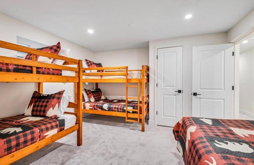 Eagle-Vail House | 5bed/3.5bath Eagle Vail/HotTub Many Extras!