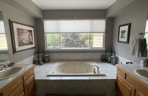 Arvada House | 5bed 4bath family neighborhood home near Golden, CO and foothills