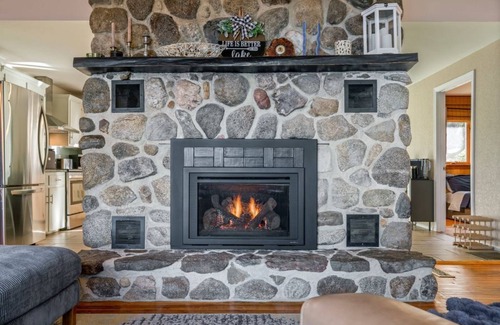 Greenwood House | 5br/2ba Lake & Ski House w/Waterfront & Hot Tub