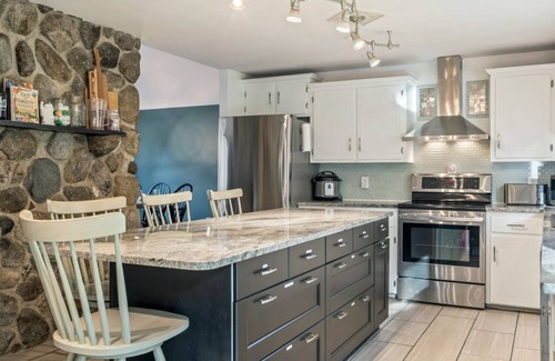 Greenwood House | 5br/2ba Lake & Ski House w/Waterfront & Hot Tub