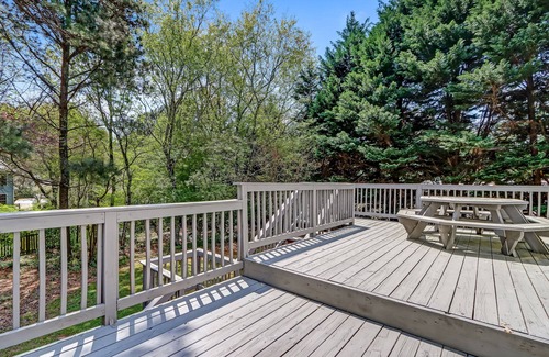 Duluth House | 5br 3.5ba Duluth home w movie theater & pool table