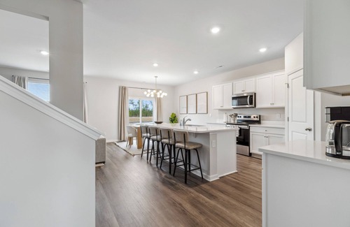 Wilmington House | 5BR/3BT+ Lake + Games Room+ Office+ Near Beaches