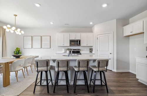 Wilmington House | 5BR/3BT+ Lake + Games Room+ Office+ Near Beaches