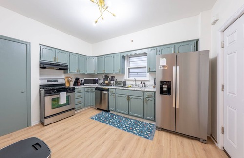 The Heights House | 5BR 3BTH House, Steps to Bars,Dining,NYC Access+GameRm+Backyard w/BBQ+parking