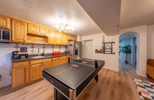 The Heights House | 5BR 3BTH House, Steps to Bars,Dining,NYC Access+GameRm+Backyard w/BBQ+parking