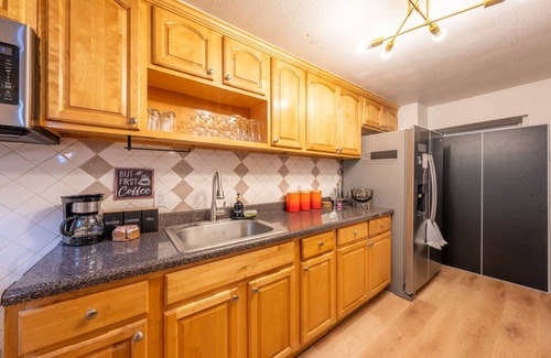 The Heights House | 5BR 3BTH House, Steps to Bars,Dining,NYC Access+GameRm+Backyard w/BBQ+parking