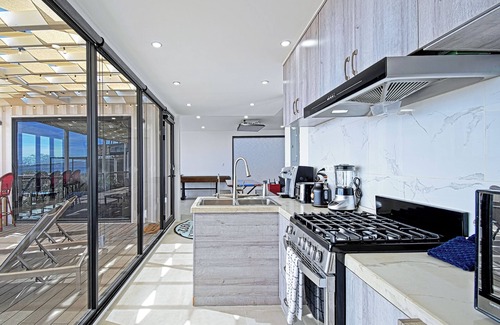 El Sargento House | 5BR/4BA repurposed shipping containers. Game room w/darts, shuffleboard, video games, new 8 person hot tub, multiple decks w/firepits, fast Wifi (250 mb+)w/Starlink backup. Use of SUPs & beach chairs/shade/games. Daily housekeeping optional.