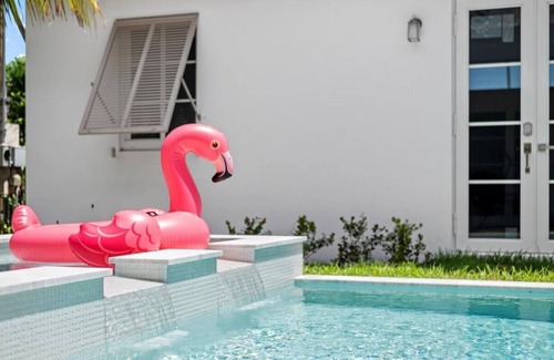 College Park House | 5BR/7BA Lux Pool with Guest House-5 min from Beach