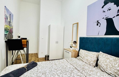 Margareten Apartment | 5BR Apt. Only 10-Min Walk to Matzleinsdorfer Platz
