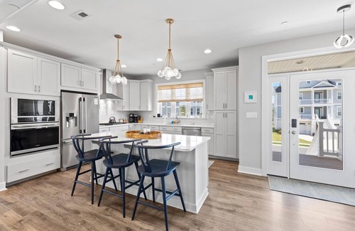 Frankford House | 5BR Beauty Near Bethany-Community Pool; Linens